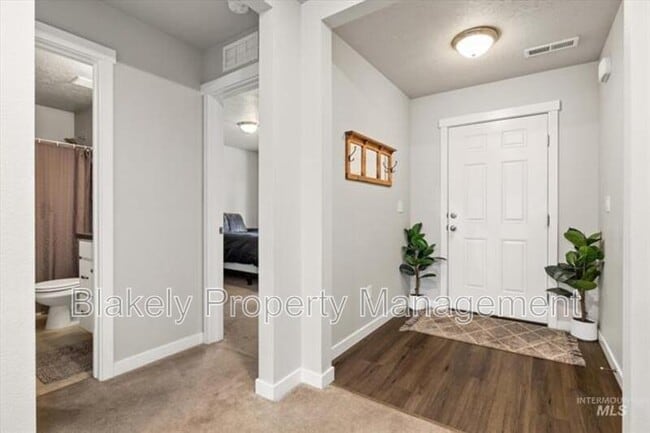Photo - 260 W Waukesha St