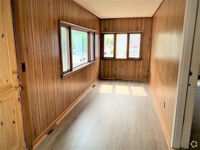 Building Photo - 49 Thornton St Rental