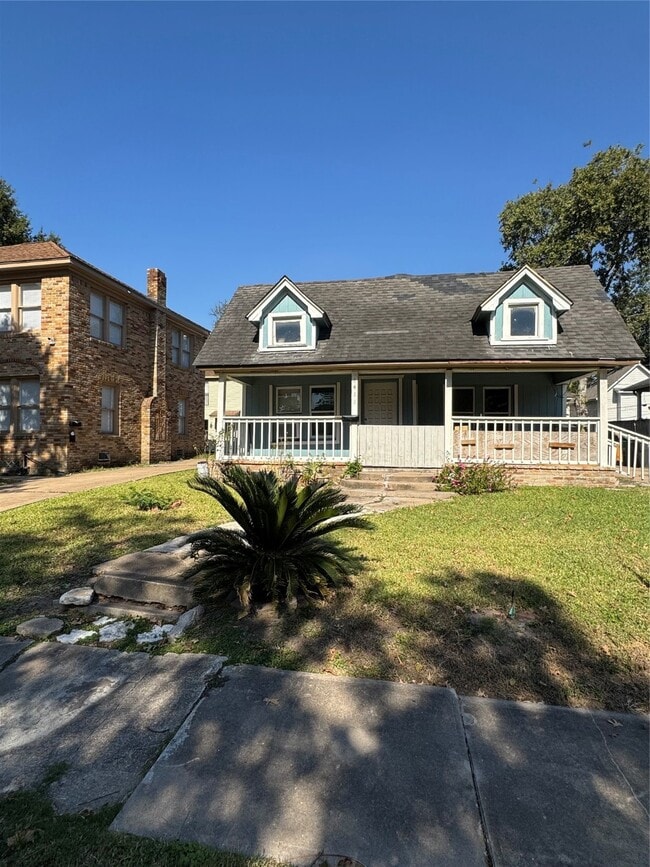 Photo - 1411 Godwin St