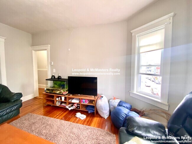 Building Photo - 21 Roseclair St Unit 3 Rental