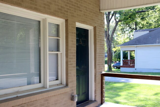 Photo - 2 Bedroom / 2 Bath Apartment with w/d hookups in East Nashville!