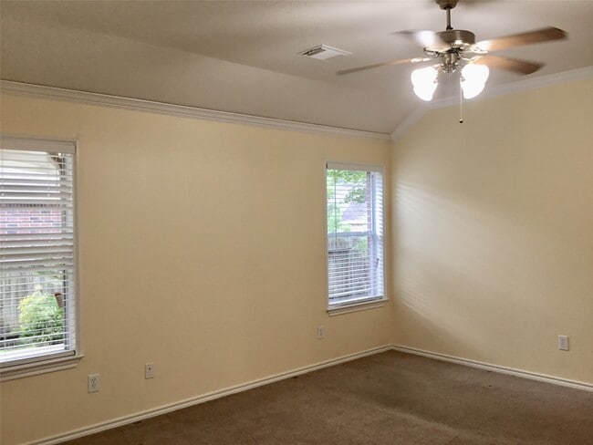 Building Photo - 114 N Queenscliff Cir