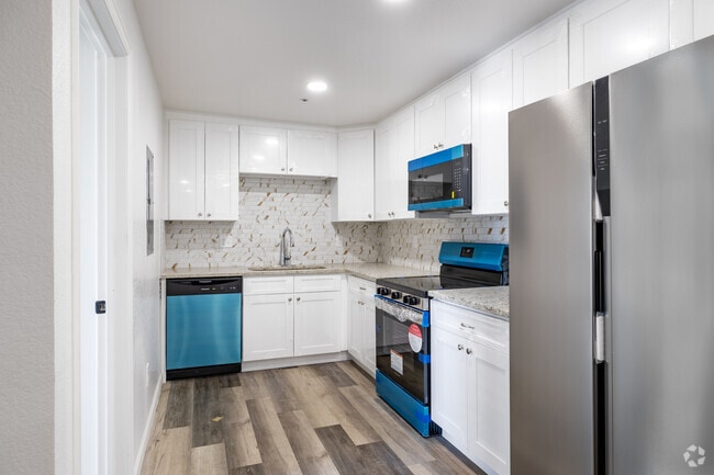 2BR, 1BA - 950SF - Kitchen - Maya Apartments