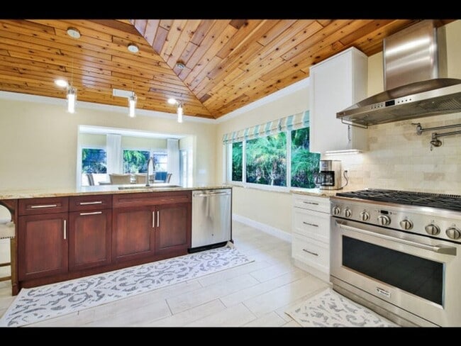 Building Photo - 451 N Lyra Cir