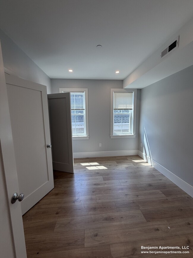 Photo - 124 Kenrick St Unit 5
