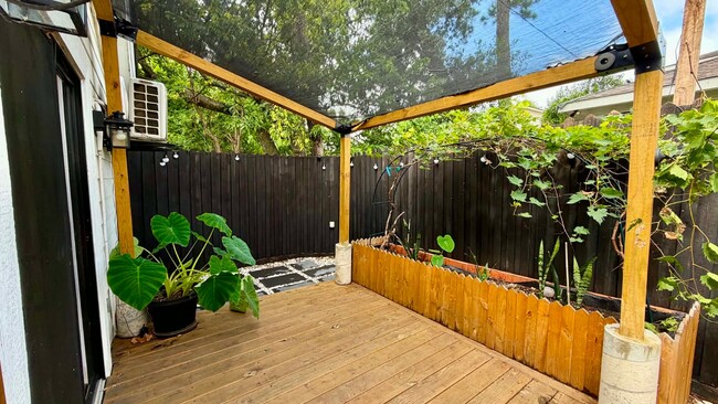 Photo - 703 Garrett St