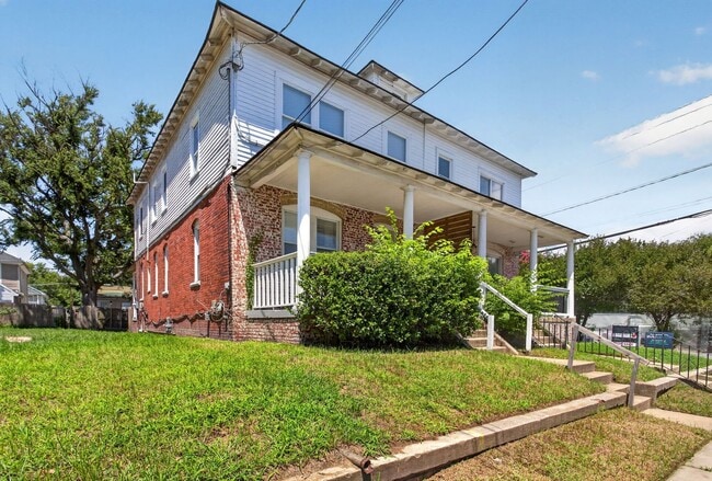 Building Photo - 349 51st St Unit B