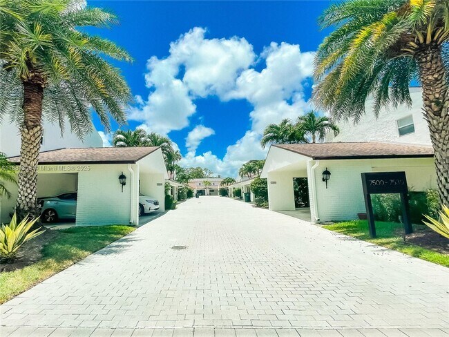 Building Photo - 7526 SW 58th Ave Rental