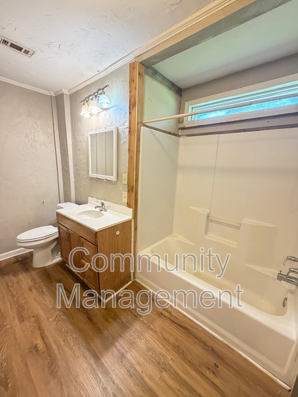 Photo - 18819 Greenwell Springs Rd Unidad Apt D1