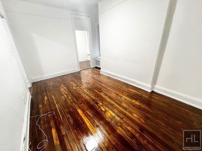 Photo - YORK AVENUE Unidad 2E