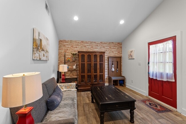 Photo - 413 Lockland Dr