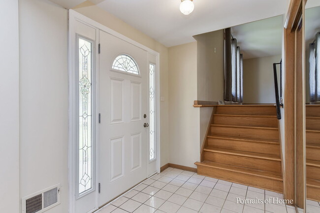 Photo - 8S122 Washington St