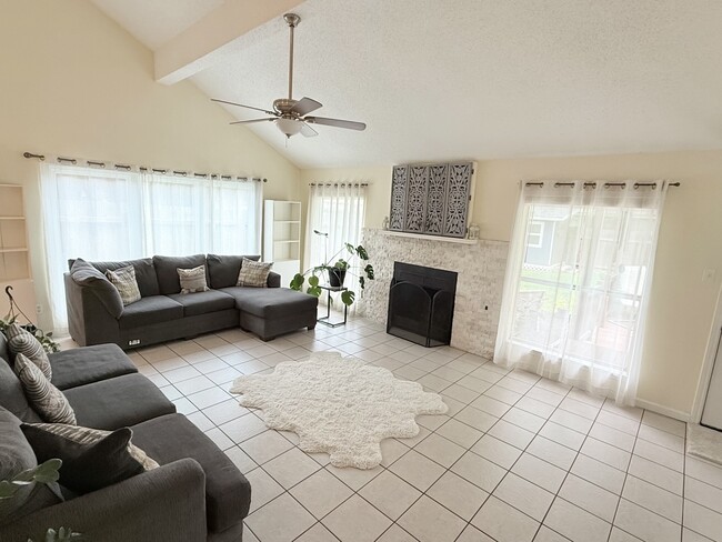 Photo - 14206 Rosseau St