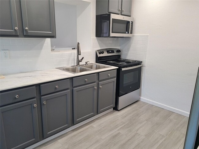 Photo - 2701 13th St W