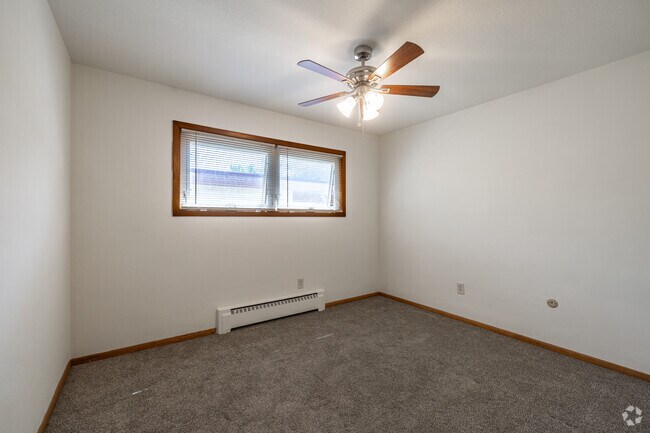 1BR, 1BA - 575SF - Bedroom