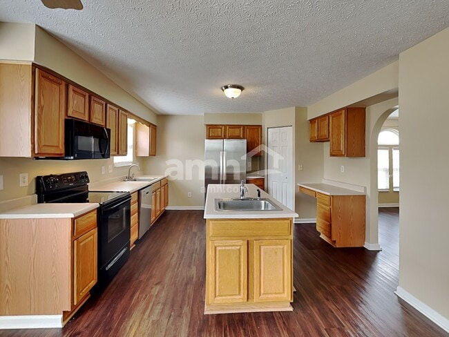 Photo - 90 Knights Bridge Dr N