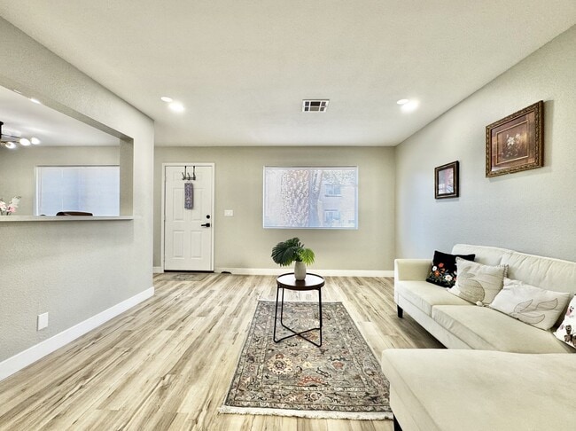 Photo - 5181 W Pioneer Ave