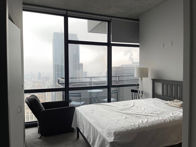 Photo - 235 W Van Buren St Unidad 4214