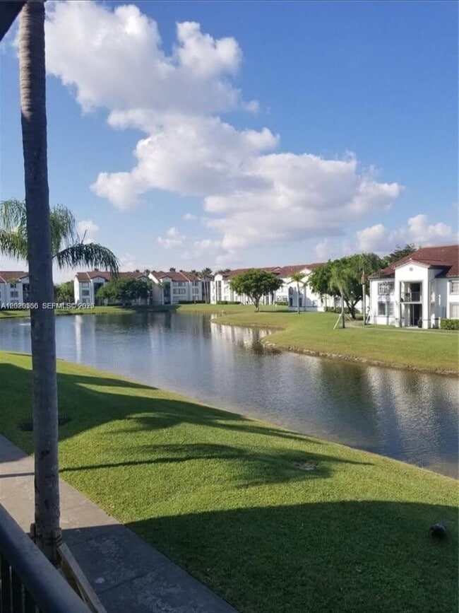 Building Photo - 4360 NW 107th Ave Unit 208