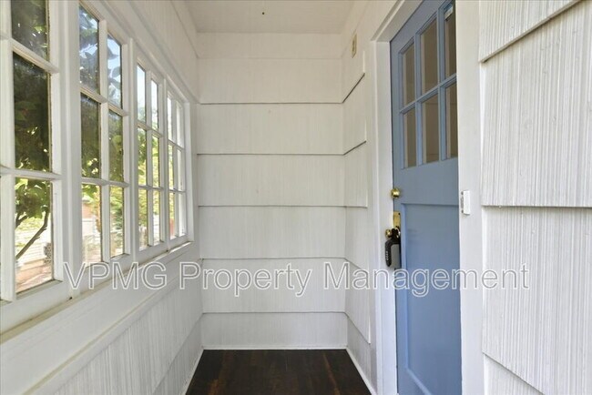 Photo - 2014 E Street
