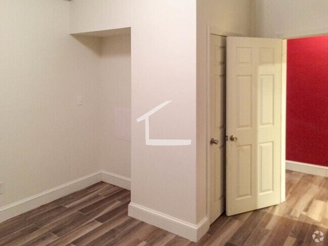 Building Photo - Top-notch and unique... Rental