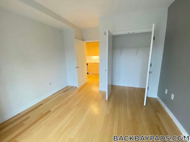 Building Photo - 1085 Boylston St Rental