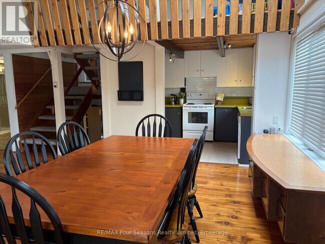 Photo - 163 Craigleith Rd