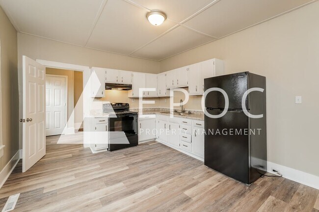 Photo - 152 Westdale Ave NW