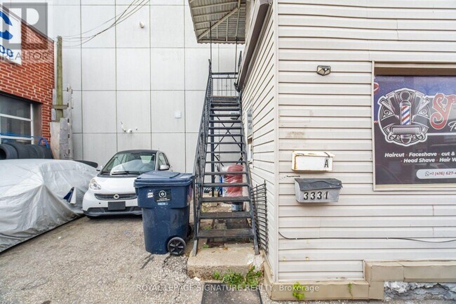 Photo - 3331 Dundas St W