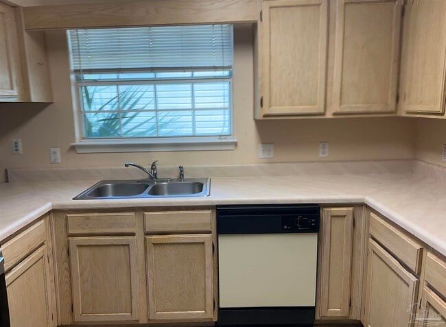 Photo - 192 Wildflower Ln