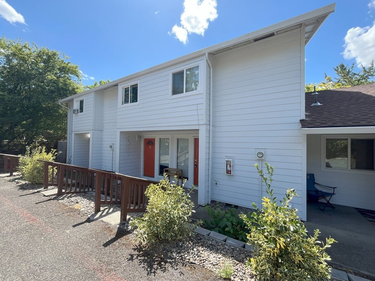 Photo - 2 Bedroom Townhome in Tanasbourne! Unit #D
