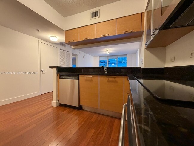 Photo - 31 SE 5th St Unidad 605