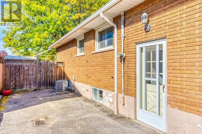 Photo - 146 Manning Ave
