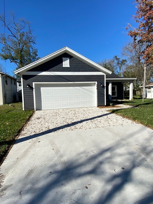 Photo - 658 Chestnut St