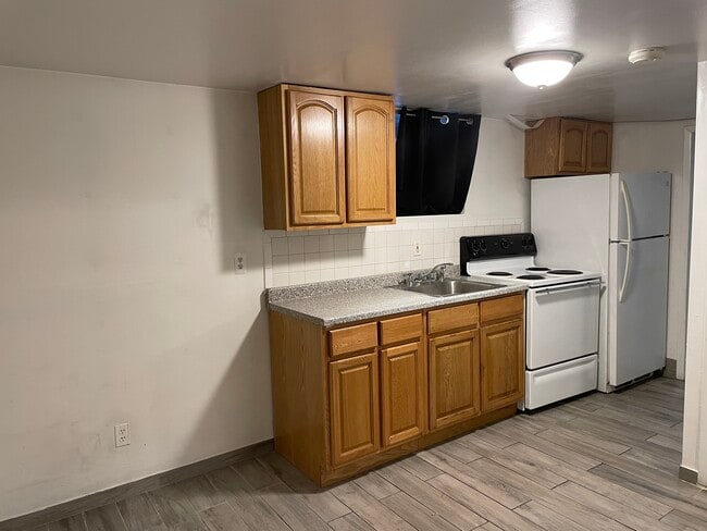 3985 Saxon Ave - 3985 Saxon Ave