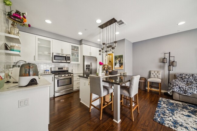 Photo - MI/Special Charming 2-Bed / 2.5-Bath Townh...