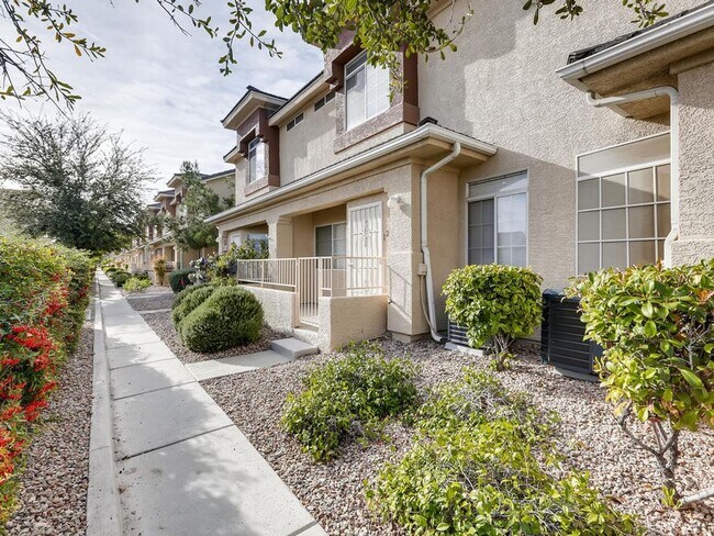 Photo - **SHORT TERM GATED LUXURY RENTAL** 3BDRM *...