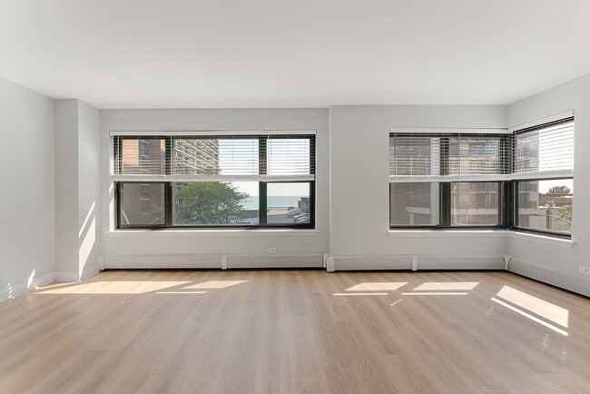 Photo - 5858 N Sheridan Rd Unit 402