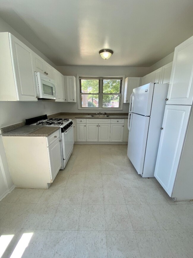 Photo - 157 White Plains Rd