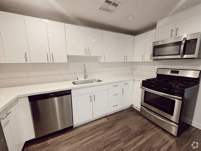 Kitchen - Villas at Valley Glen Rental