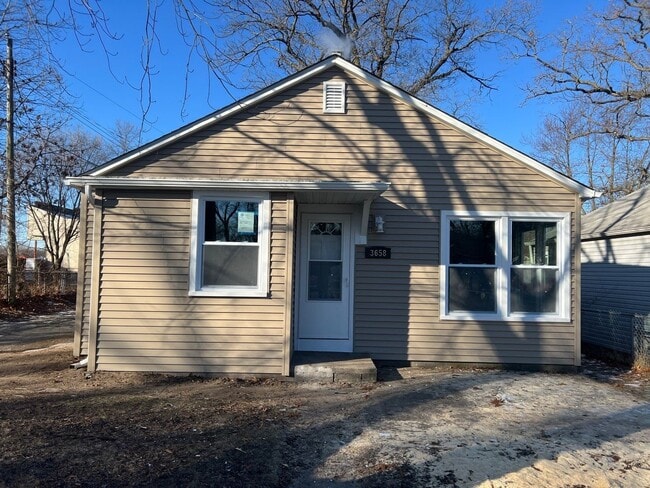 Building Photo - 2 Bedroom House for Rent in Lake Station