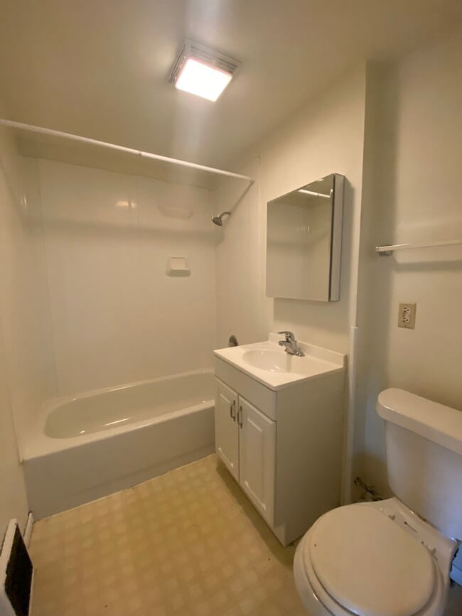 Photo - 1242 E Mifflin St Unit #3