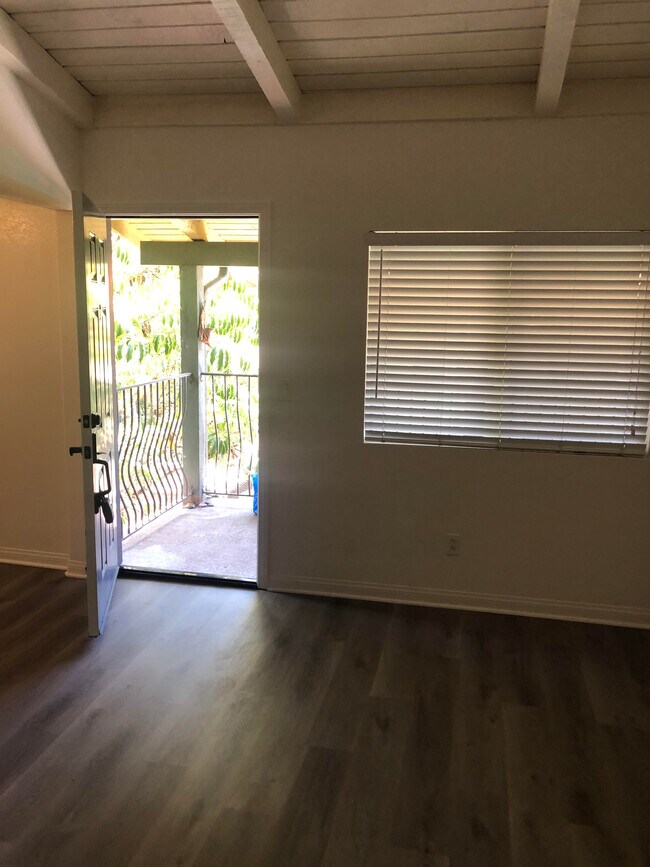 2360 Paseo De Laura Unit 14