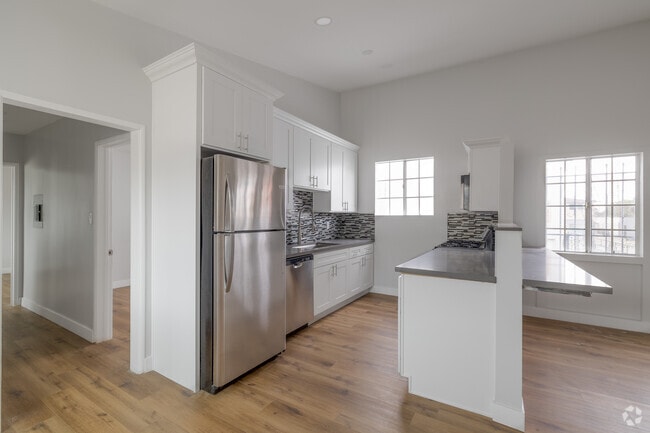 2 habitaciones, 1 baño - 850 pies cuadrados - Cocina - 10202-10206 S 10th Ave, LLC