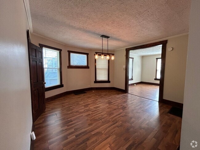 Building Photo - Must see in Person!  Huge Home Near Dundee...