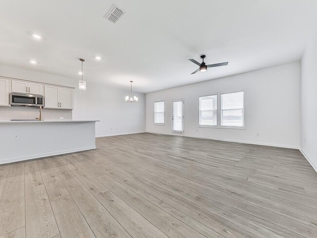 Photo - 611 Elwick Ln