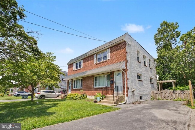 Building Photo - 749 S Matlack St