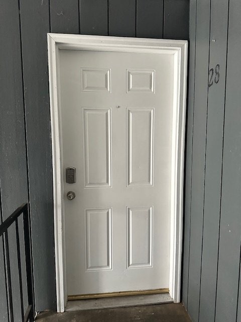 Building Photo - 2 - Bedroom Apartment, Upstairs, Near Transportation Unit 28