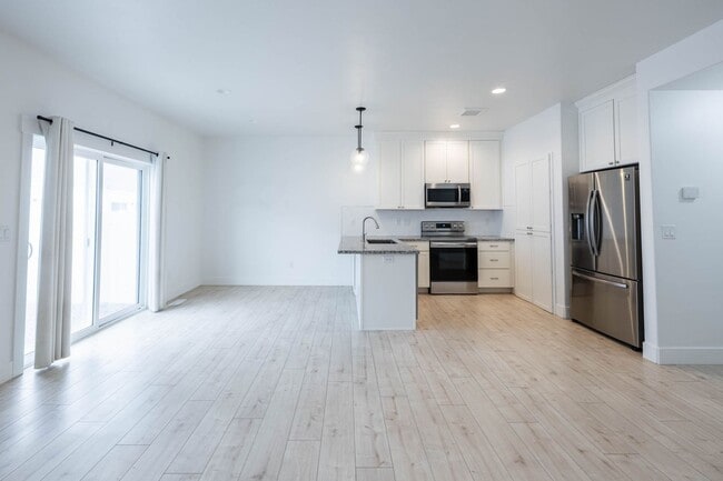 Photo - BEAUTIFUL 3 BED 2.5 BATH TOWNHOME IN SUGAR CITY