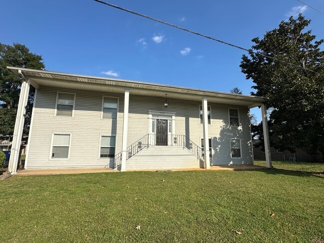 Building Photo - 2145 Westmead Dr SW Unit D